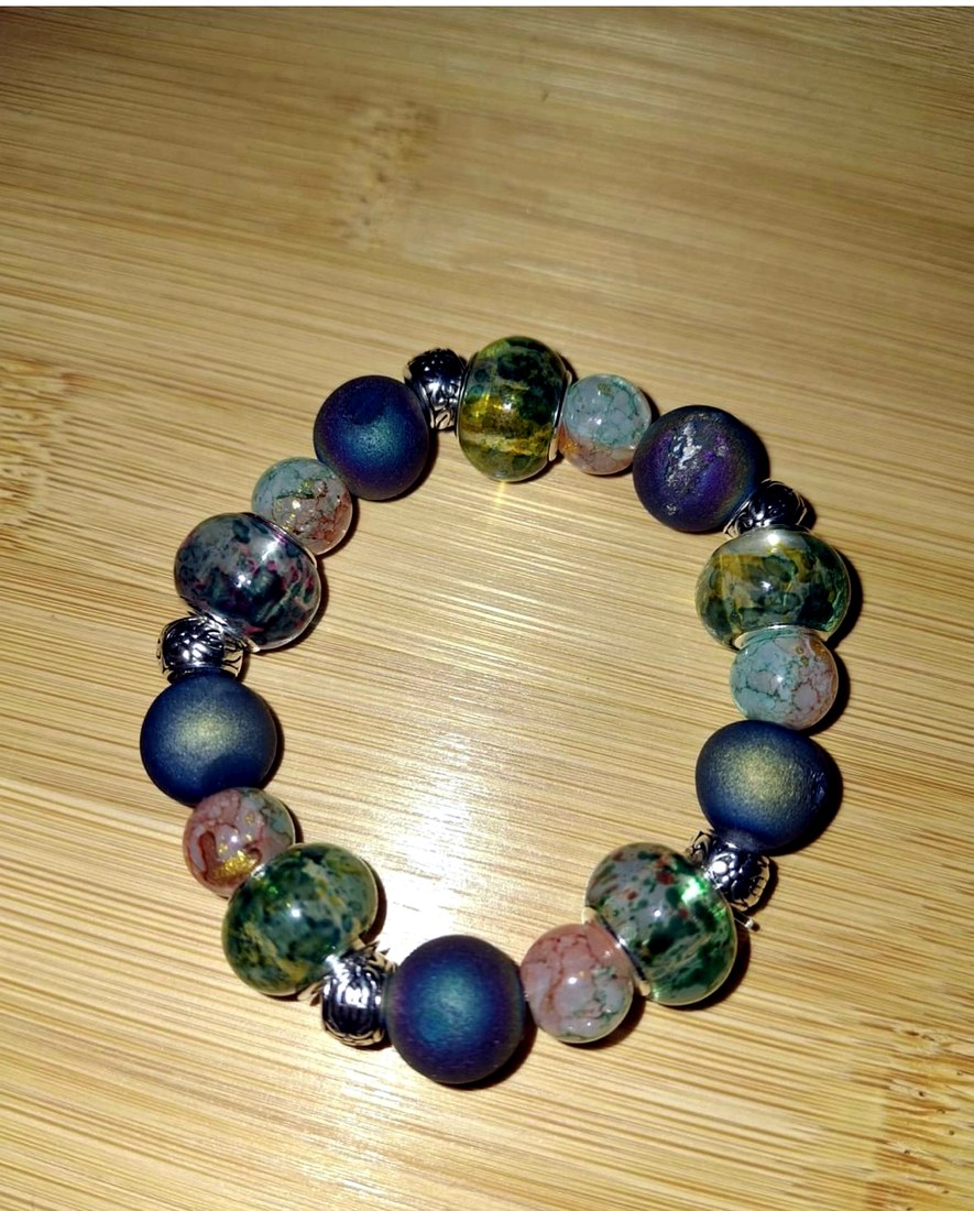 Blue & Green Multi-Color Bracelet: Multi-color bracelet with dyed electroplated druzy agate quartz crystal gemstone, glass, and metal beads.